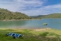 ¡Toma el sol junto al lago y salta desde la plataforma!